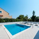 Apartment Deluxe Paula With Private Pool And Sauna Cibaca