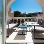 Deluxe Paula With Private Pool And Sauna Apartment Cibaca