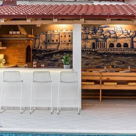 아파트 Deluxe Paula With Private Pool And Sauna Cibaca