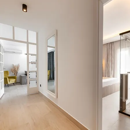 Deluxe Paula With Private Pool And Sauna 아파트