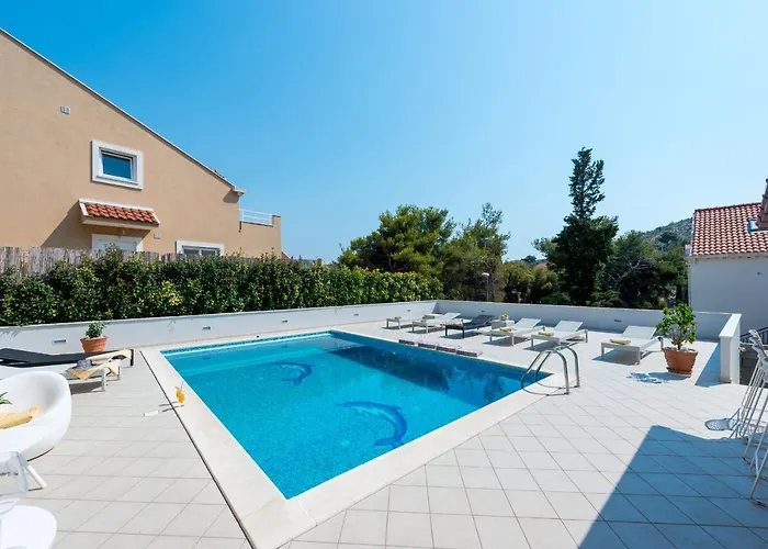 아파트 Deluxe Paula With Private Pool And Sauna Cibaca