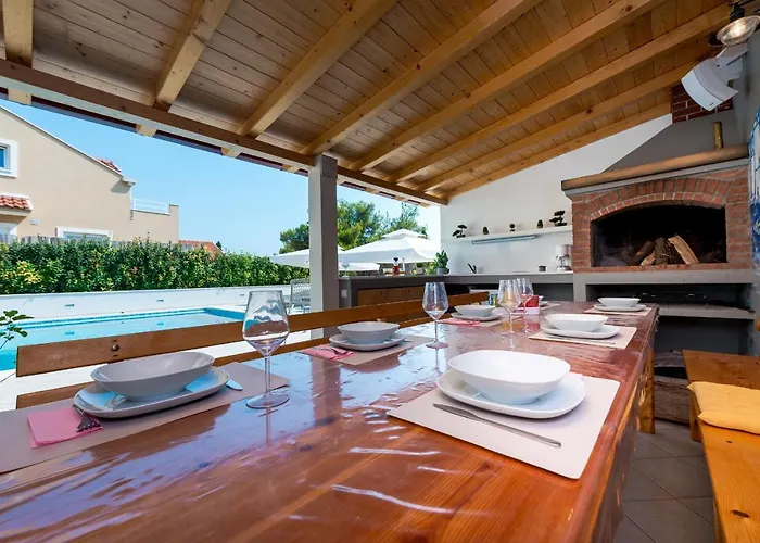 Deluxe Paula With Private Pool And Sauna 아파트