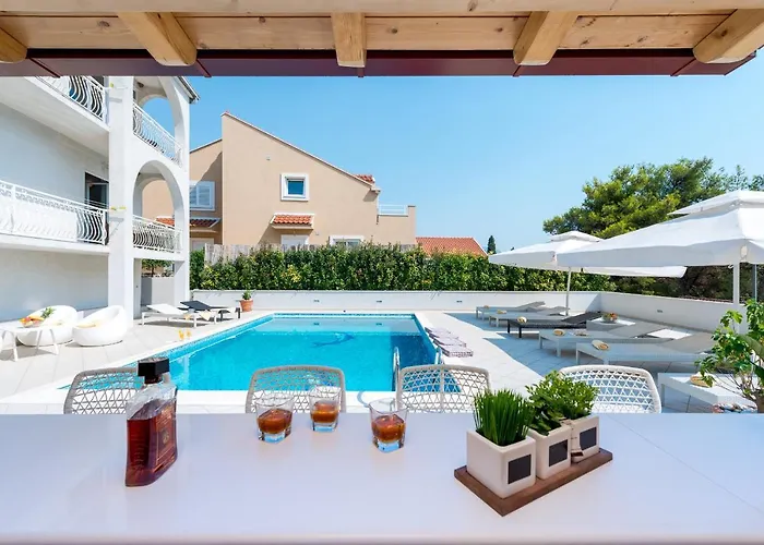 아파트 Deluxe Paula With Private Pool And Sauna *