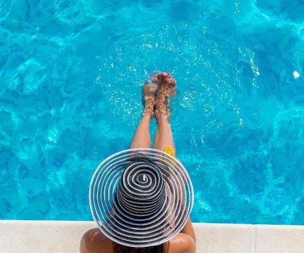 Deluxe Paula With Private Pool And Sauna 아파트 *