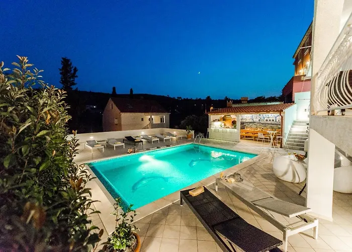 Deluxe Paula With Private Pool And Sauna *