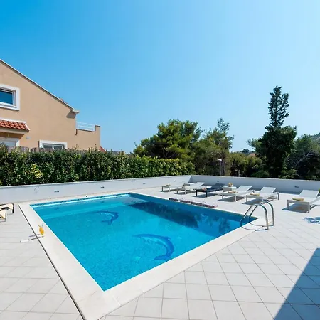 Lägenhet Deluxe Paula With Private Pool And Sauna Cibaca