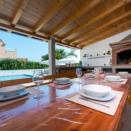 Deluxe Paula With Private Pool And Sauna Apartment