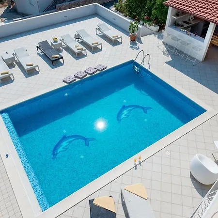 Deluxe Paula With Private Pool And Sauna Apartment