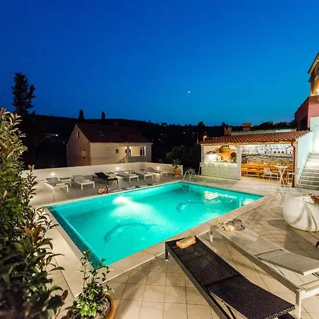 Deluxe Paula With Private Pool And Sauna *