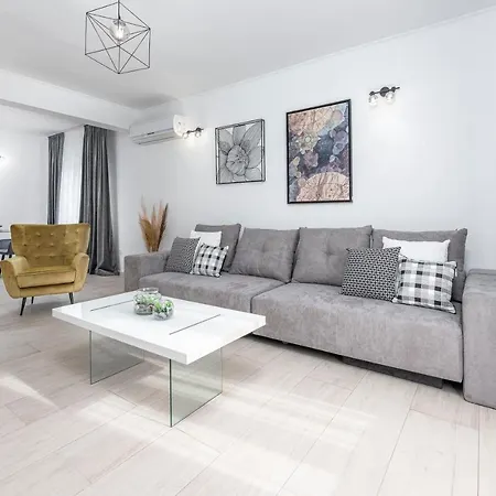 Deluxe Paula With Private Pool And Sauna