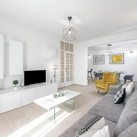 Deluxe Paula With Private Pool And Sauna Apartment