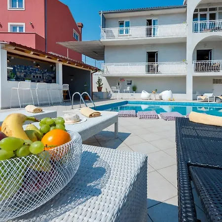 Deluxe Paula With Private Pool And Sauna *