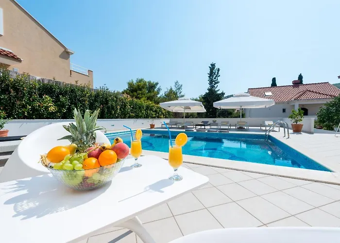 Deluxe Paula With Private Pool And Sauna 公寓 *